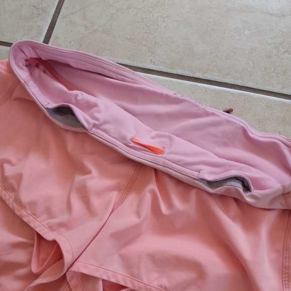 Lululemon Speed Shorts 2.5 Bleached Coral sz.8 - Picture 9 of 16